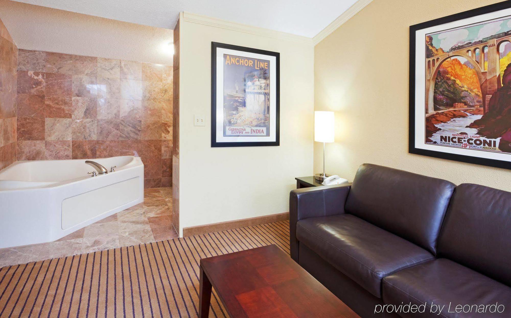 Holiday Inn Cape Cod - Hyannis By Ihg Bagian luar foto